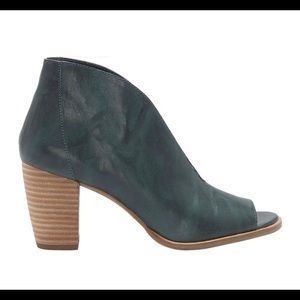 NWT LUCKY JOAL BOOTIE LEATHER BLACK WILD VEG-NEVER WORN-NEW size 8.5 M